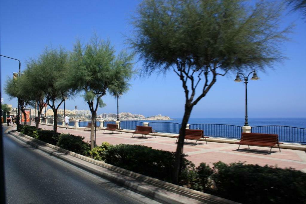 Cosy 1Br Penthouse With Terrace, Great Location Apartment Gzira Luaran gambar