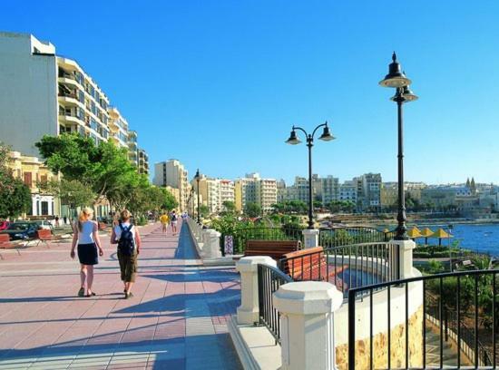 Cosy 1Br Penthouse With Terrace, Great Location Apartment Gzira Luaran gambar